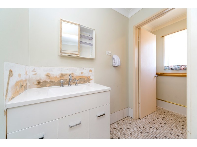 8 Bath Street, Labrador QLD 4215