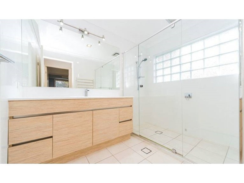 2/31 Callistemon Court, Arundel QLD 4214