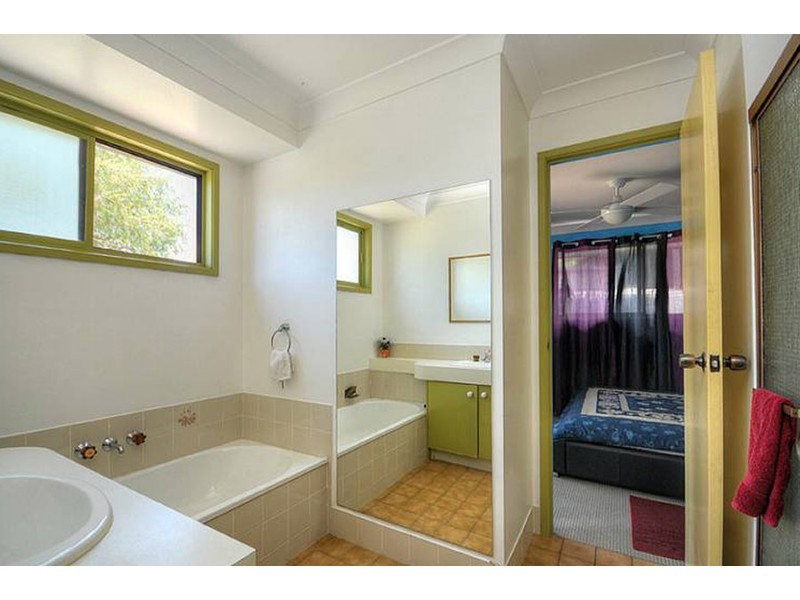 1/215 Government Road, Labrador QLD 4215