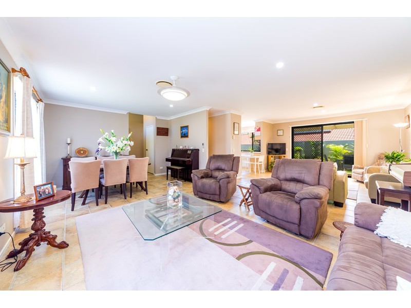 2 Orpington Court, Arundel QLD 4214