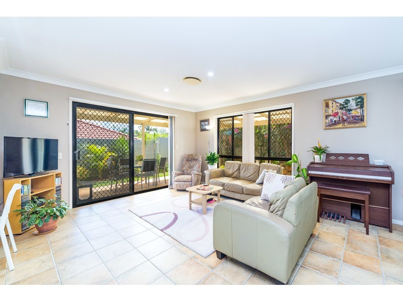 2 Orpington Court, Arundel QLD 4214