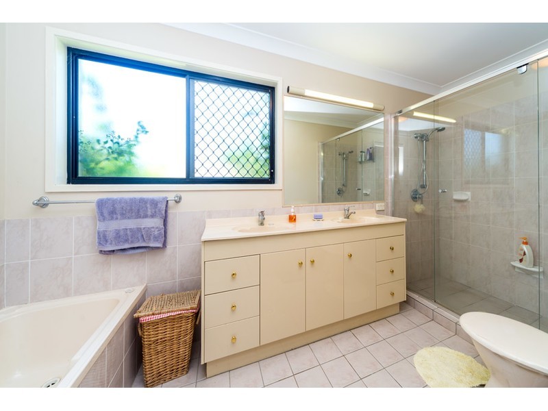 2 Orpington Court, Arundel QLD 4214