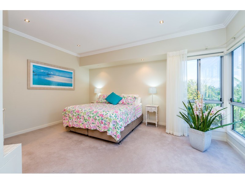 2/20 Billington Street, Labrador QLD 4215