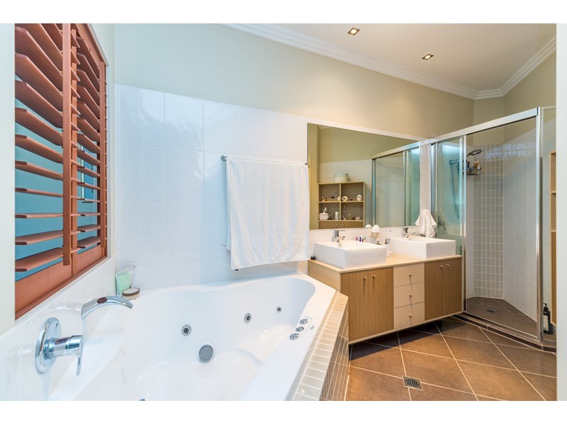 2/20 Billington Street, Labrador QLD 4215