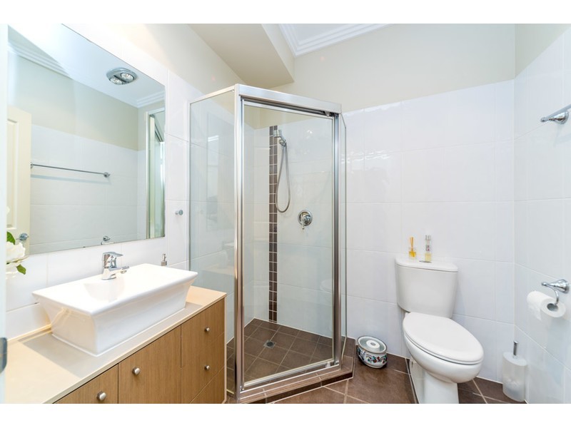 2/20 Billington Street, Labrador QLD 4215