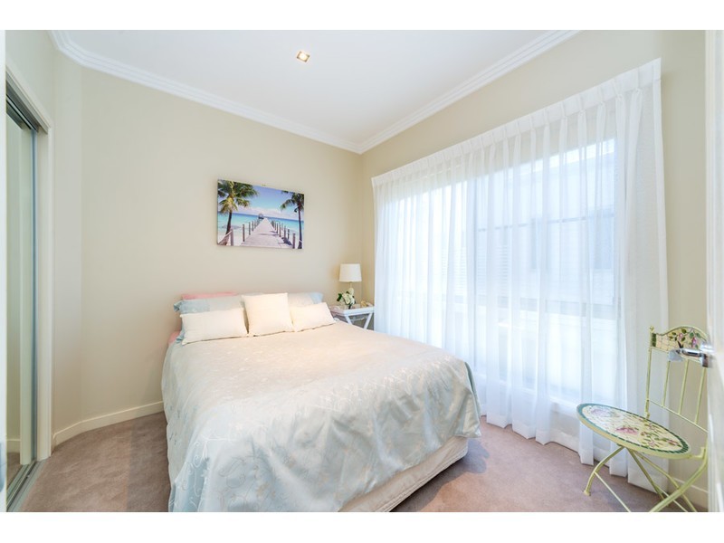 2/20 Billington Street, Labrador QLD 4215