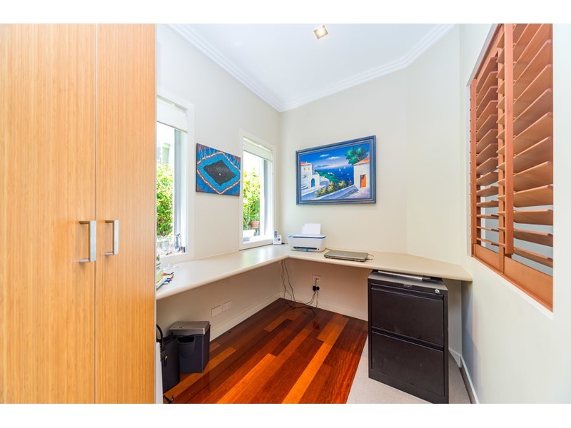 2/20 Billington Street, Labrador QLD 4215