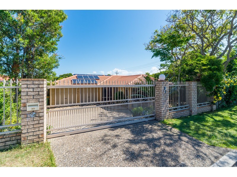 30 Walter Street, Labrador QLD 4215
