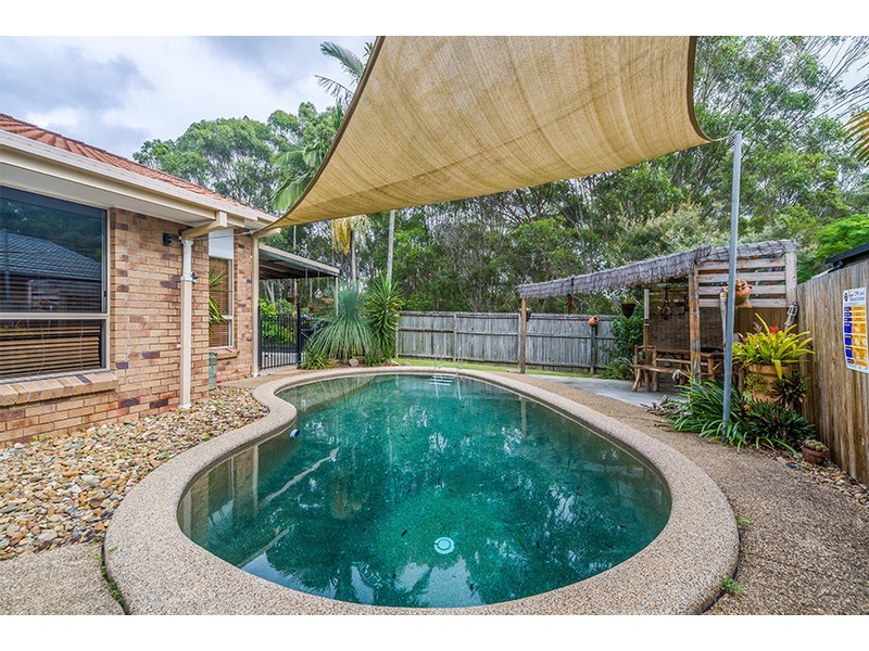 5 Bunker Court, Arundel QLD 4214