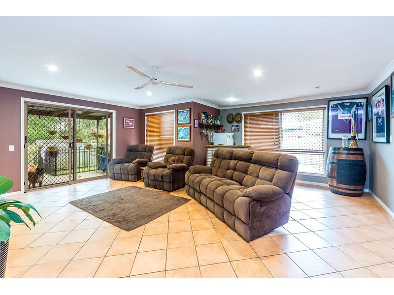 5 Bunker Court, Arundel QLD 4214