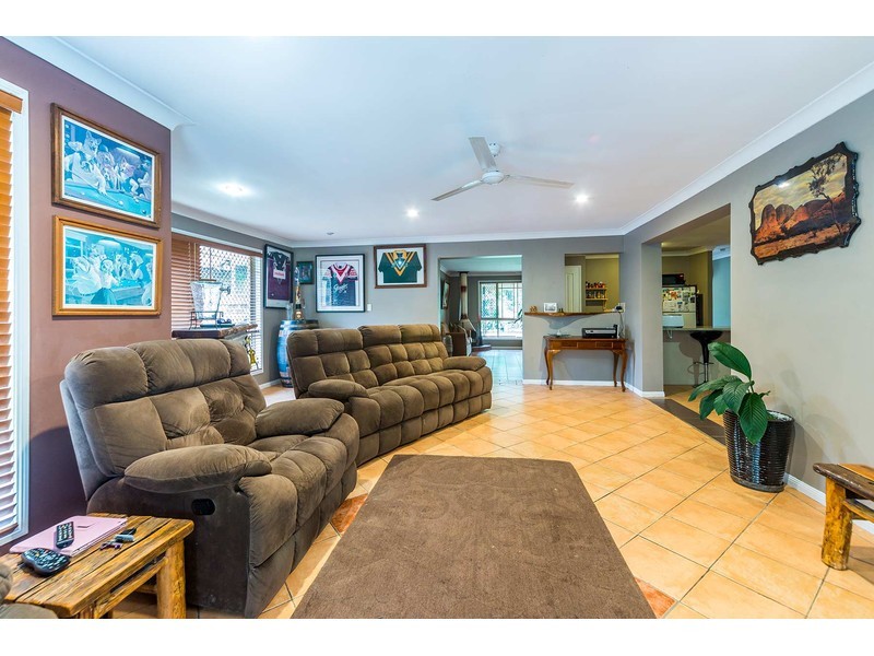 5 Bunker Court, Arundel QLD 4214