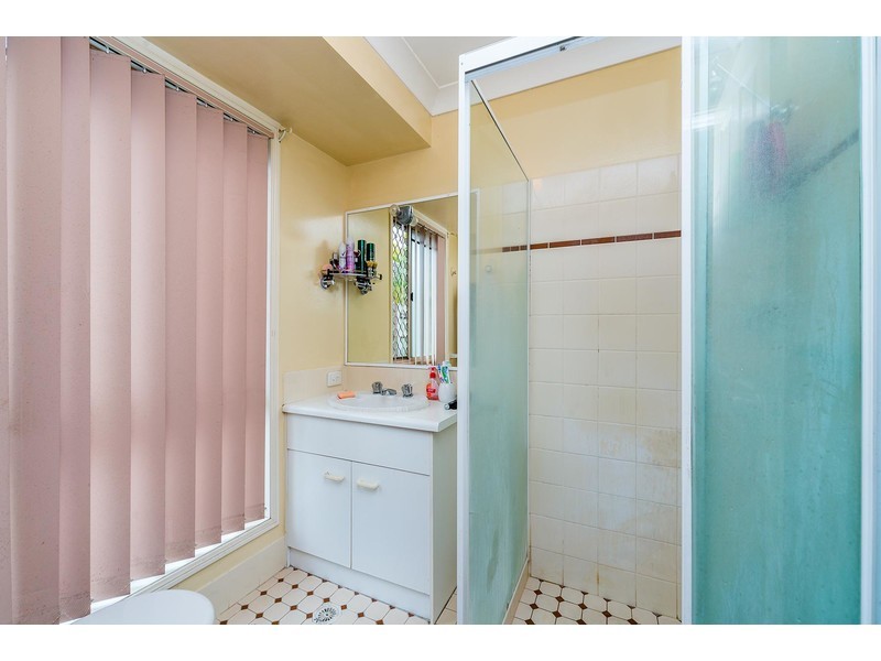 5 Bunker Court, Arundel QLD 4214