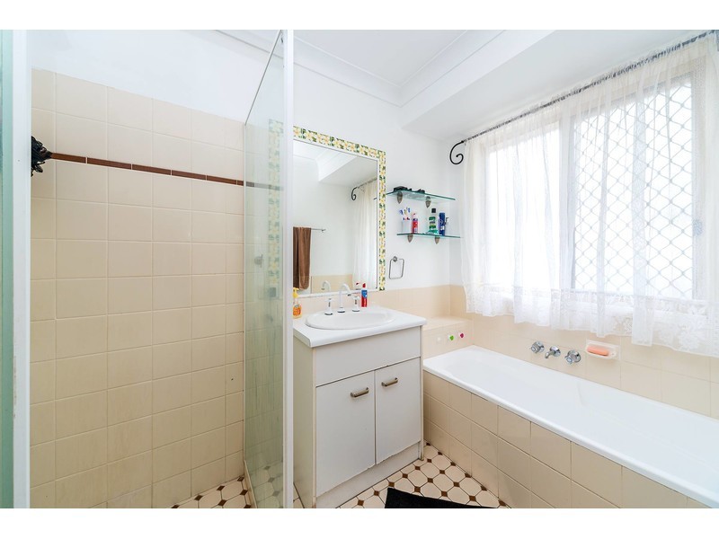 5 Bunker Court, Arundel QLD 4214