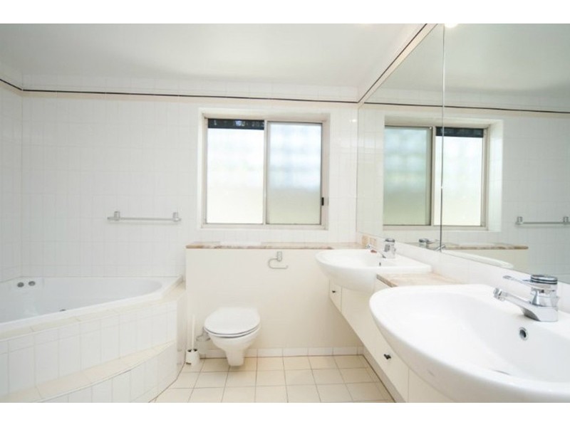 20/76-80 Chichester Drive, Arundel QLD 4214