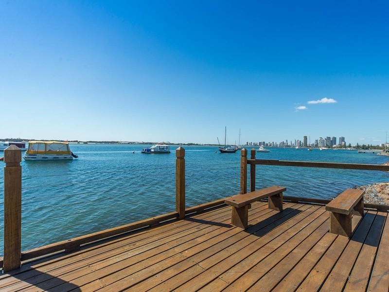 2/60 Frank Street, Labrador QLD 4215