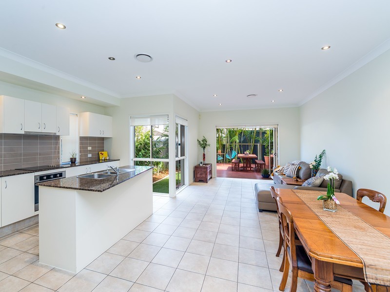 1/32 Middle Street, Labrador QLD 4215