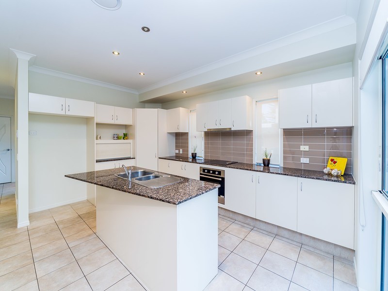 1/32 Middle Street, Labrador QLD 4215