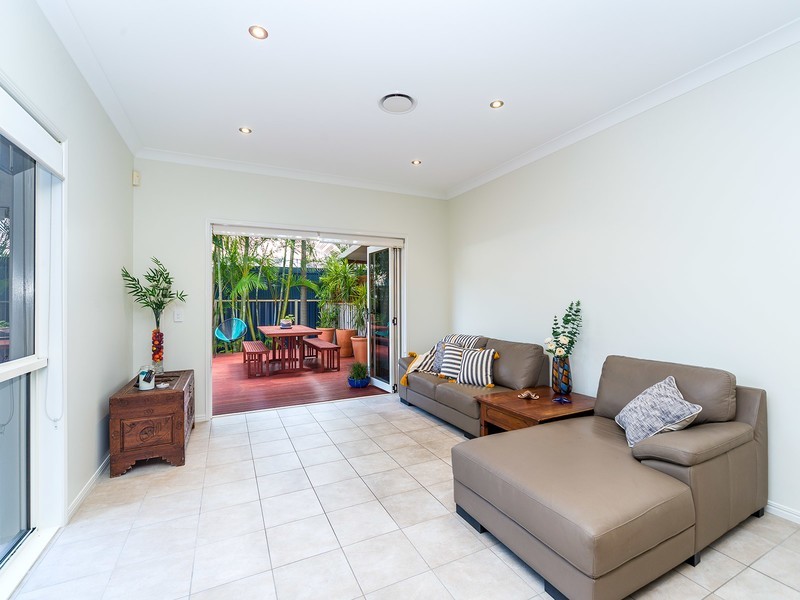 1/32 Middle Street, Labrador QLD 4215