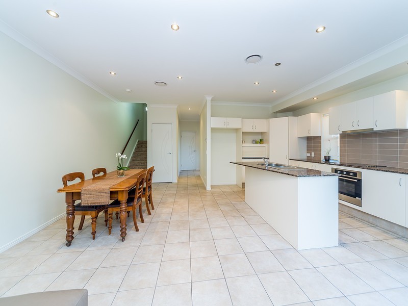 1/32 Middle Street, Labrador QLD 4215