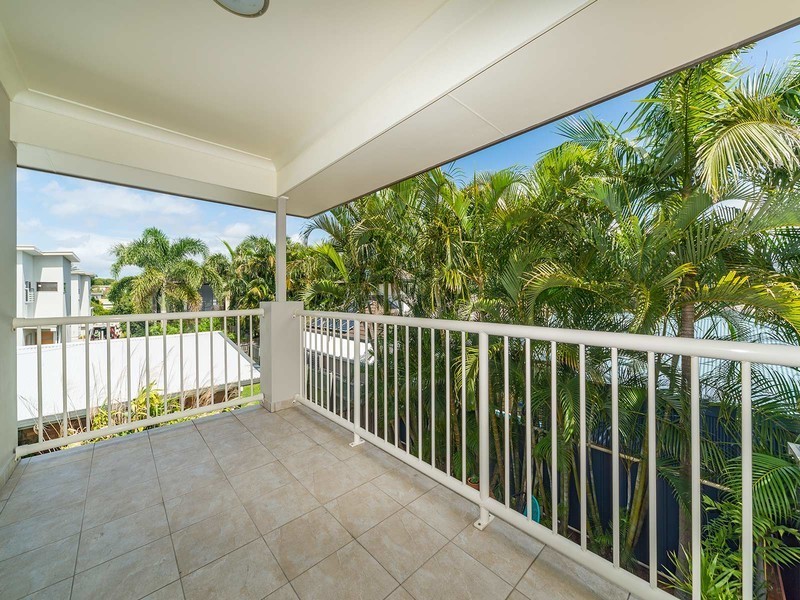 1/32 Middle Street, Labrador QLD 4215