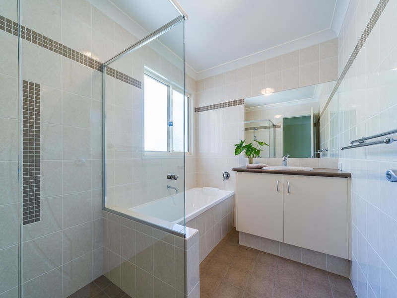 1/32 Middle Street, Labrador QLD 4215