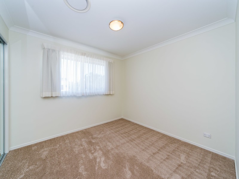 1/32 Middle Street, Labrador QLD 4215