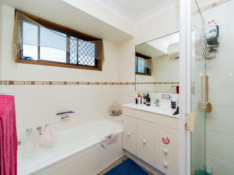 1/9 Burwood Court, Labrador QLD 4215