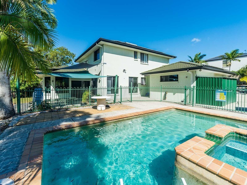 18 Little Hampton Court, Arundel QLD 4214