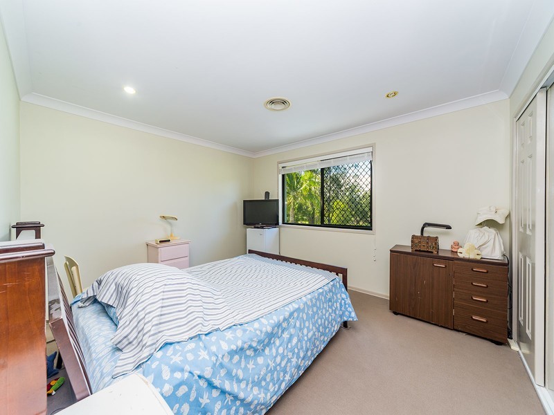 18 Little Hampton Court, Arundel QLD 4214