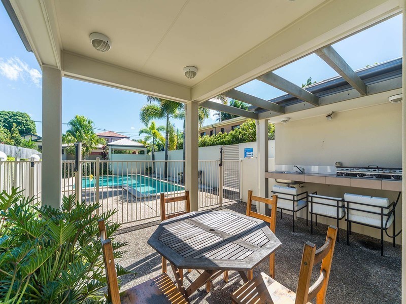 4/13d Wyndham Avenue, Southport QLD 4215