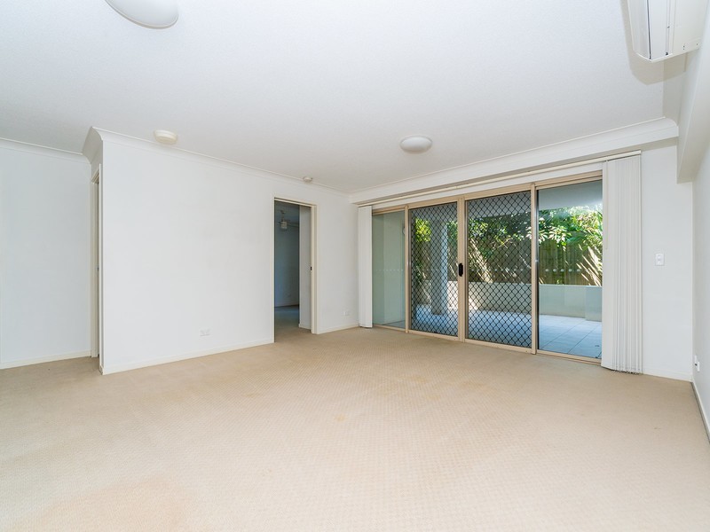 4/13d Wyndham Avenue, Southport QLD 4215