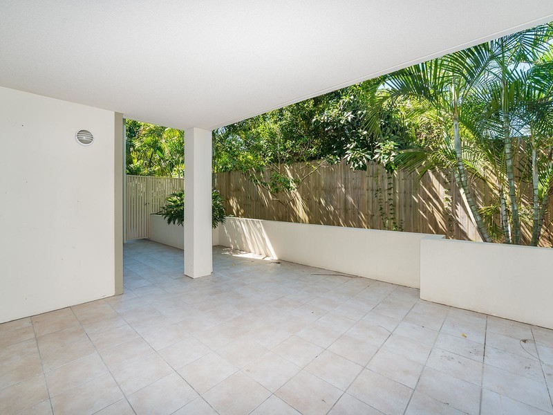 4/13d Wyndham Avenue, Southport QLD 4215