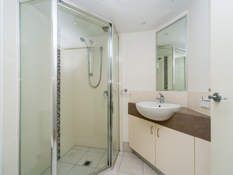 4/13d Wyndham Avenue, Southport QLD 4215