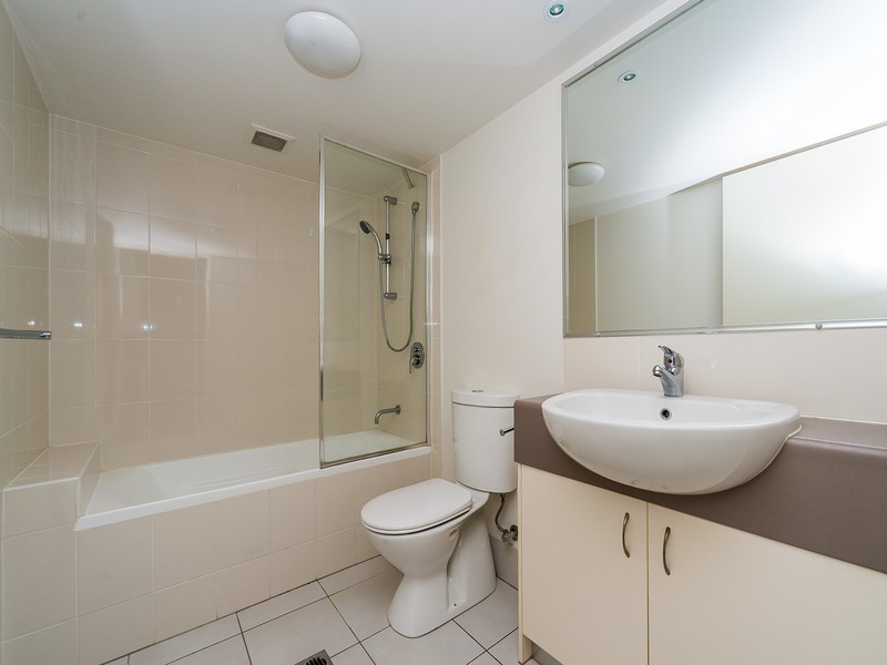 4/13d Wyndham Avenue, Southport QLD 4215