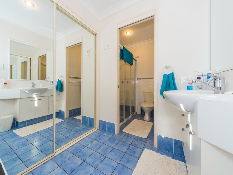 2/18 Broad Street, Labrador QLD 4215