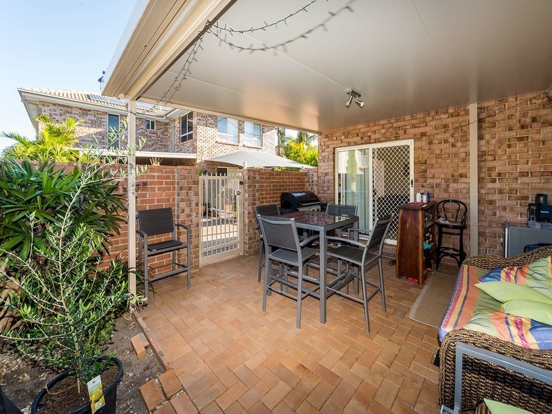 2/18 Broad Street, Labrador QLD 4215