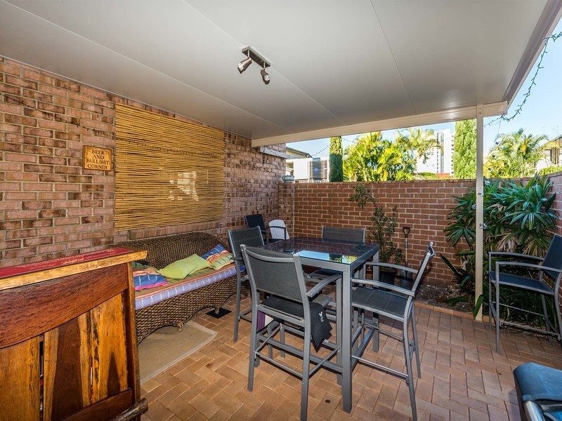 2/18 Broad Street, Labrador QLD 4215