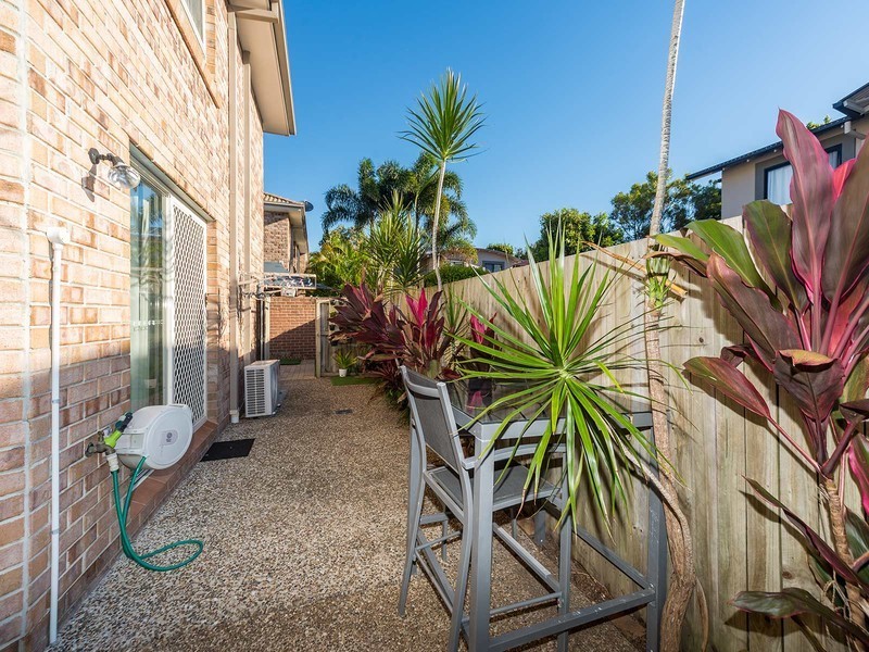 2/18 Broad Street, Labrador QLD 4215