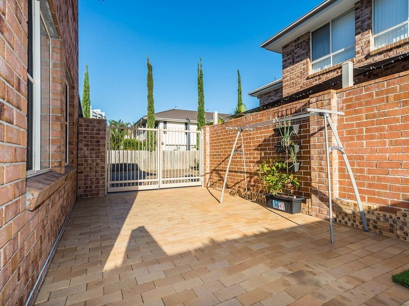 2/18 Broad Street, Labrador QLD 4215