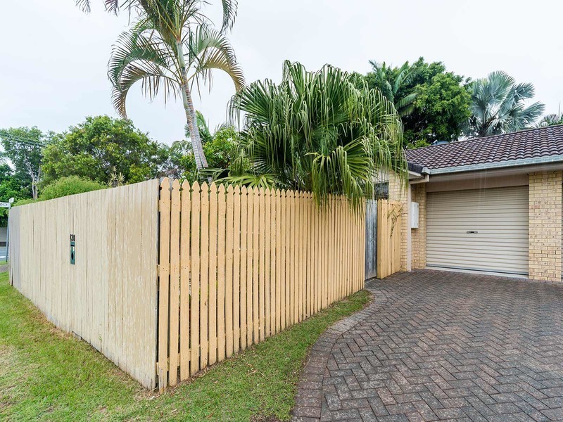 1/120 Whiting Street, Labrador QLD 4215