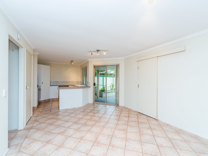 1/120 Whiting Street, Labrador QLD 4215