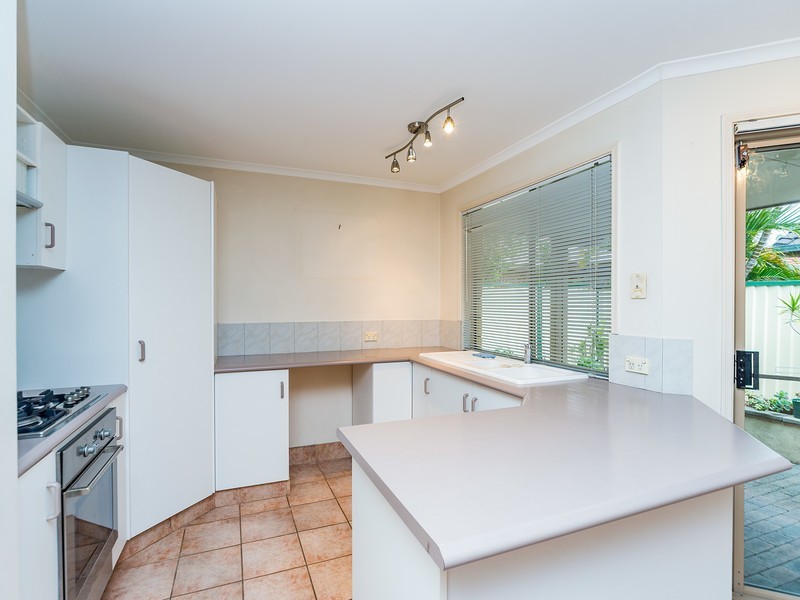 1/120 Whiting Street, Labrador QLD 4215