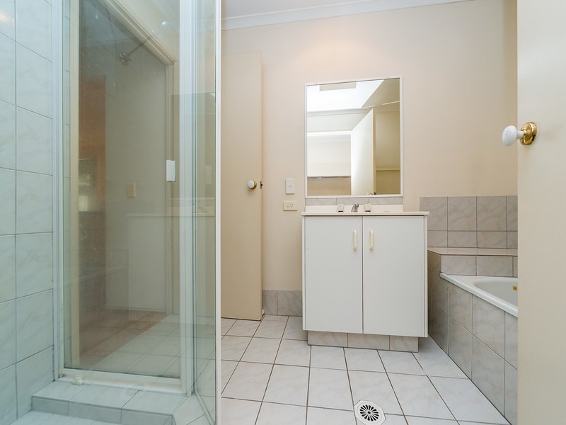 1/120 Whiting Street, Labrador QLD 4215