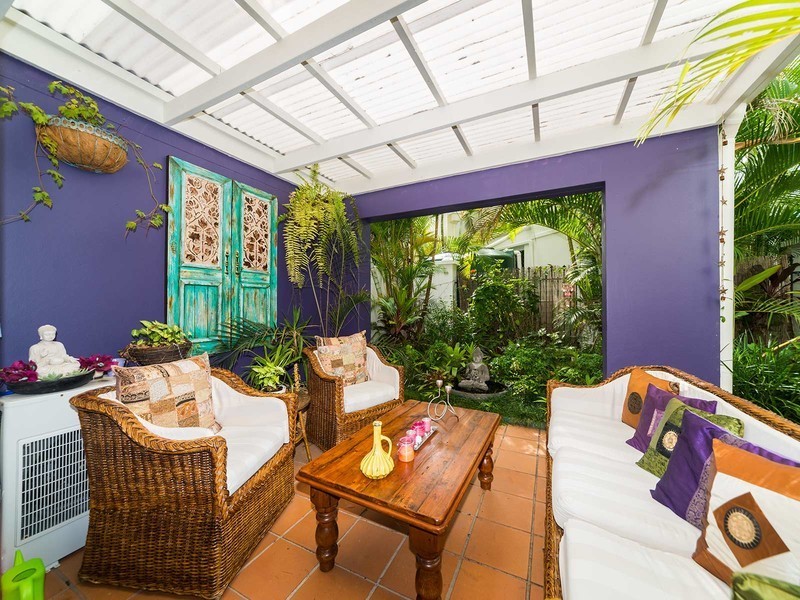 1/100 Cotlew Street East, Southport QLD 4215