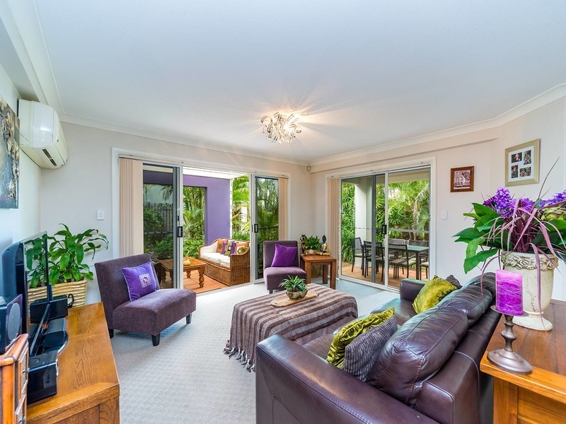 1/100 Cotlew Street East, Southport QLD 4215