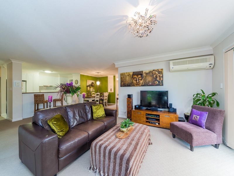 1/100 Cotlew Street East, Southport QLD 4215