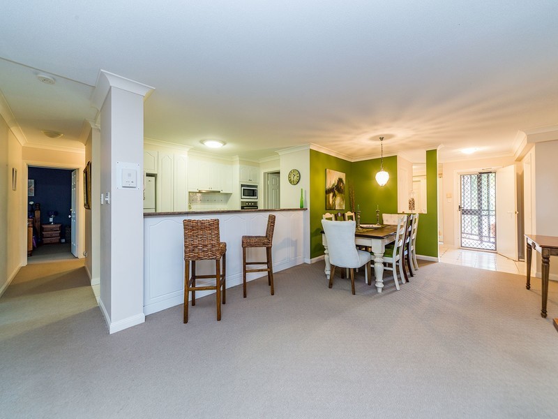 1/100 Cotlew Street East, Southport QLD 4215