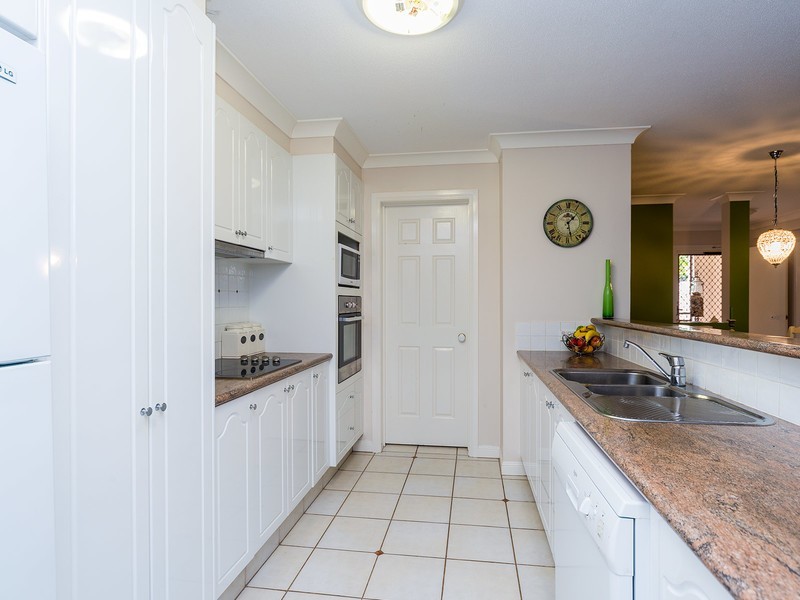 1/100 Cotlew Street East, Southport QLD 4215