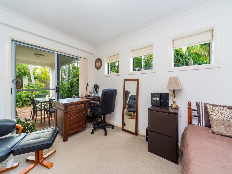 1/100 Cotlew Street East, Southport QLD 4215