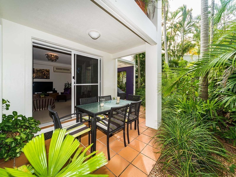 1/100 Cotlew Street East, Southport QLD 4215